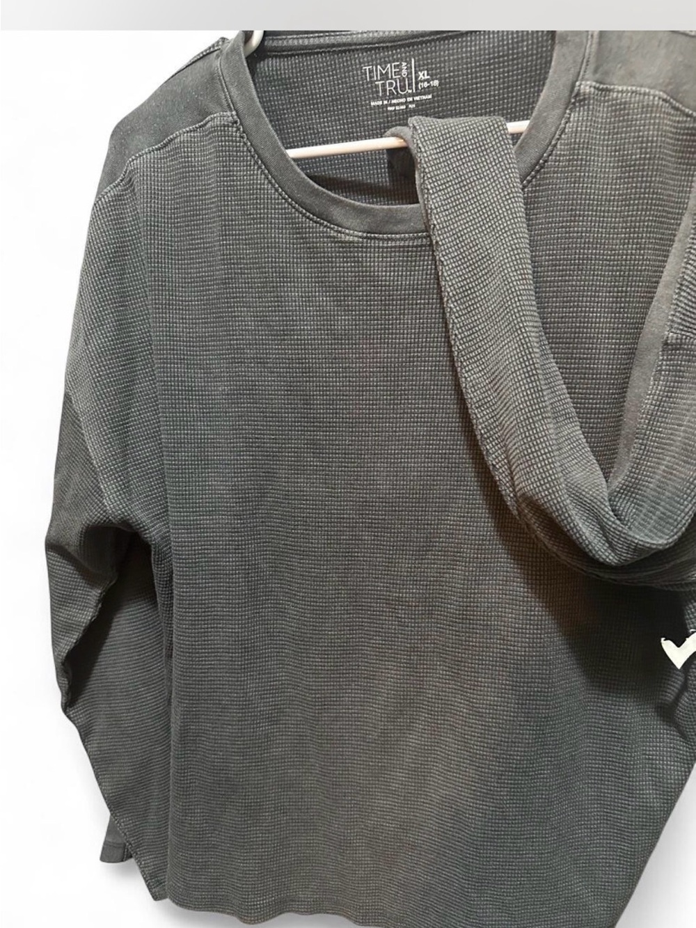 Womenโs Time and Tru Waffle-Knit long sleeve in Charcoal